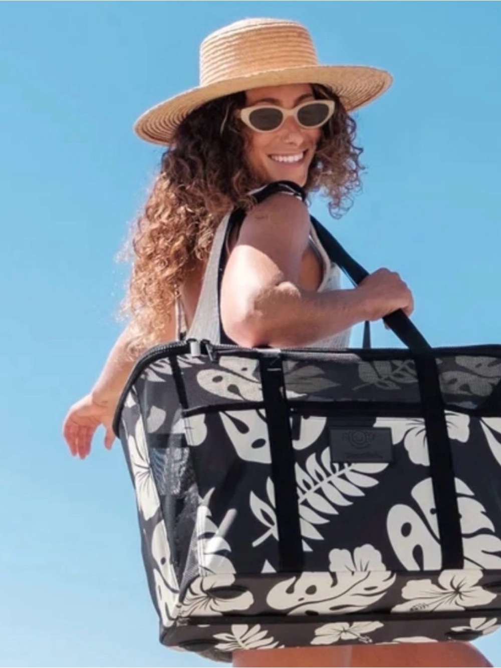 NWT ALOHA COLLECTION + CleverMade collapsable beach tote!